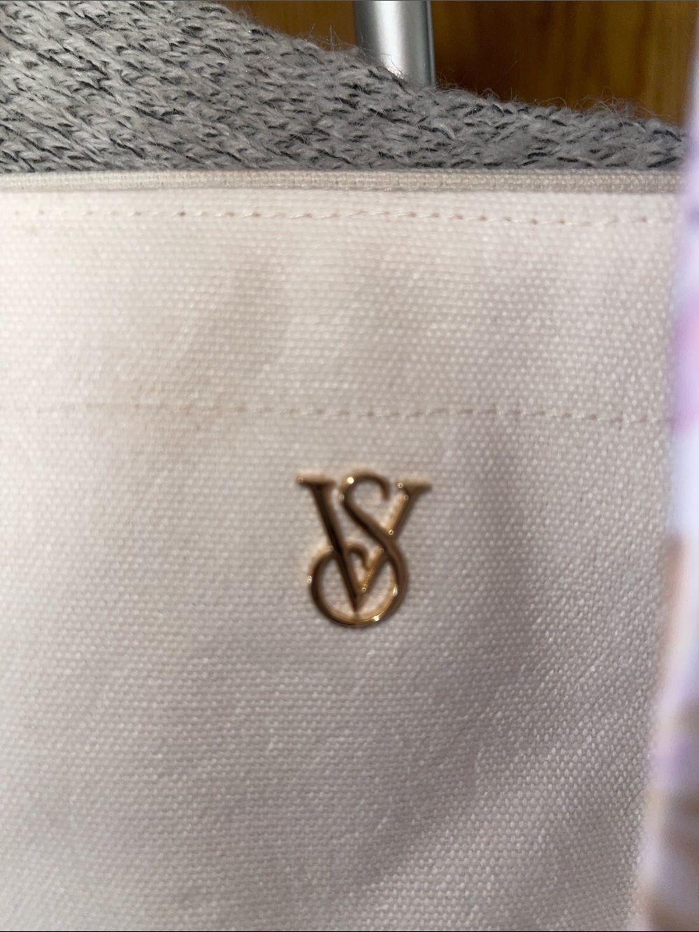 Victoria’s Secret Ivory Tote Bag with Gold Logo Pin Floral Purple Scarf - Picture 3 of 9